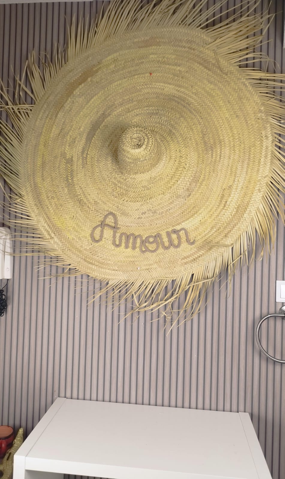 Chapeau mural personnalisable - texte en tricotin